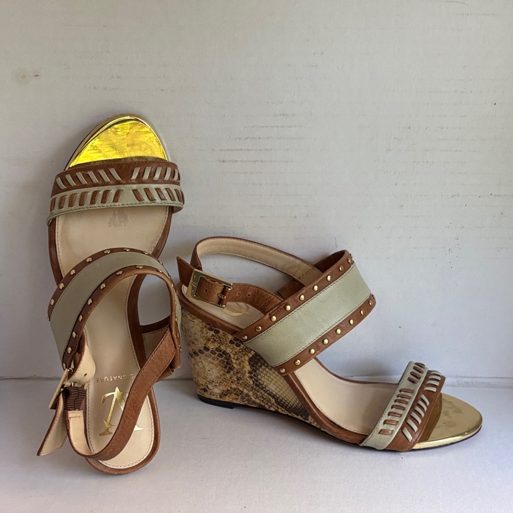 VC SIGNATURE Vero Cuoio Stylish  Wedge Sandals size 8-1/2 M preowned